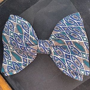 BEAU TIES LTD VERMONT SILK CLIP ON VINTAGE
